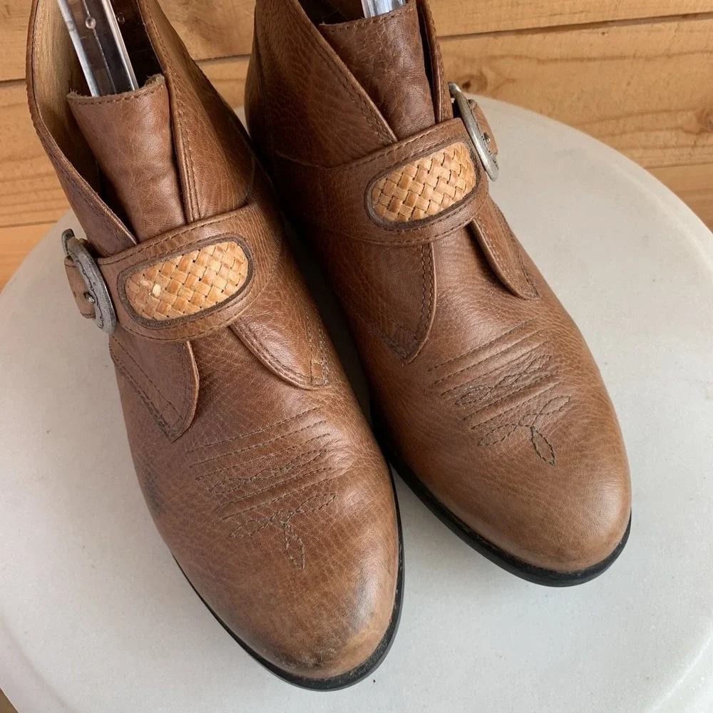 Ariat Women's‎ 6US 36 EU Ankle Boots Horseshoe Buckle Tan *flaw*